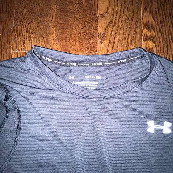 Under Armour Run/Workout Top - Picture 3 of 3